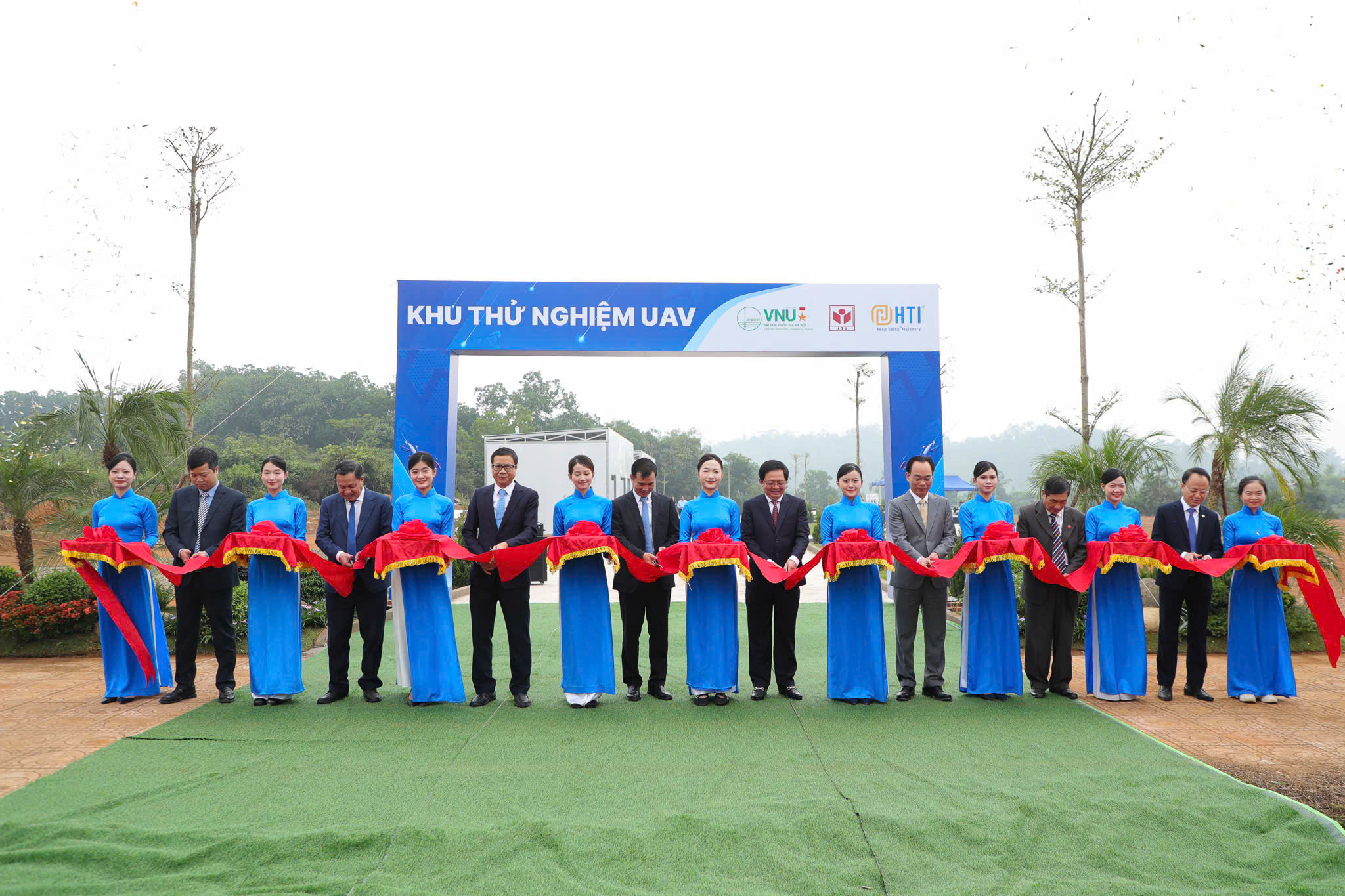 Vietnam Post đưa hệ sinh th&aacute;i dịch vụ v&agrave; c&ocirc;ng nghệ đến với sinh vi&ecirc;n ĐHQG H&agrave; Nội- Ảnh 4.