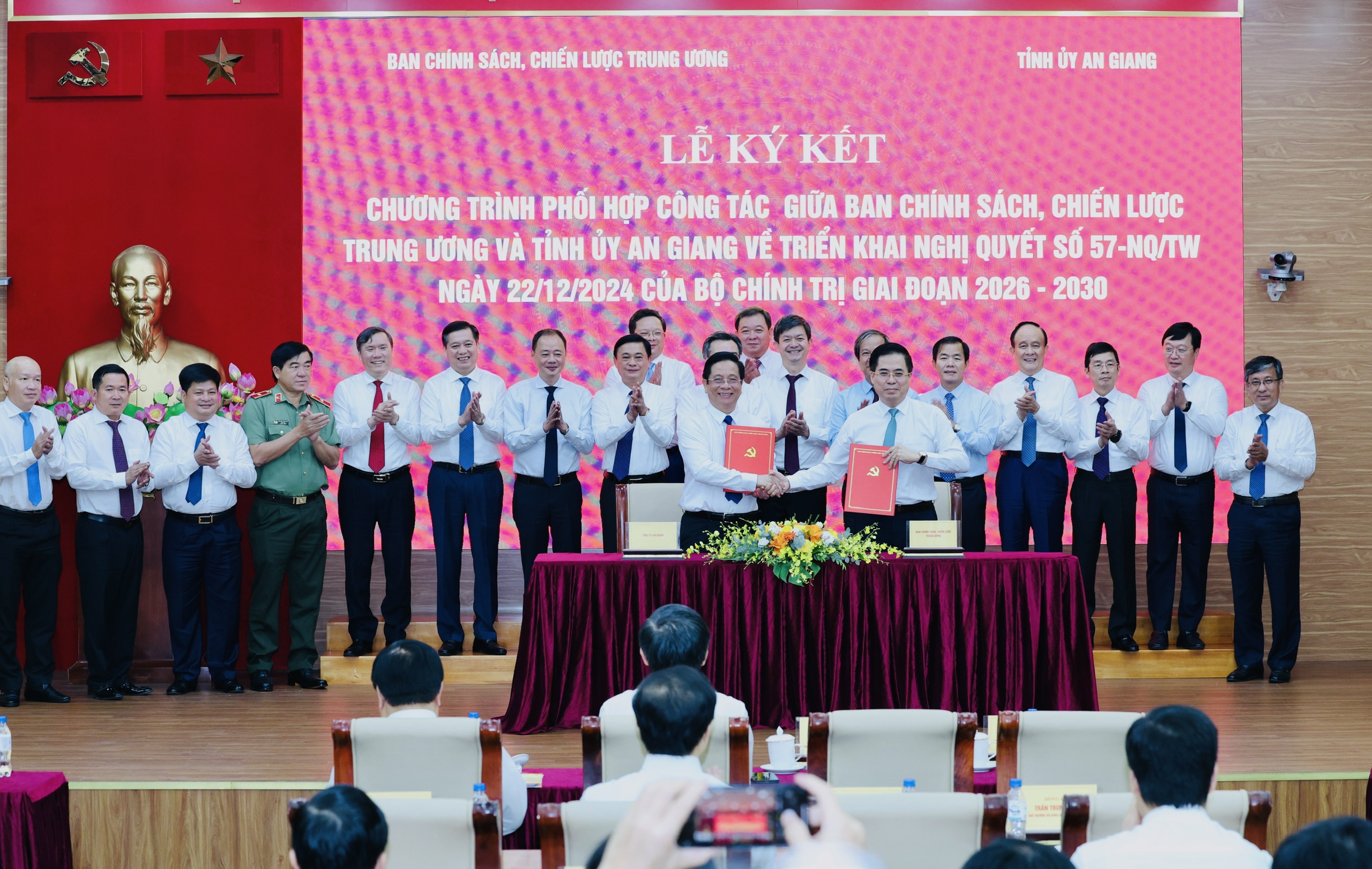Kết nối nghi&ecirc;n cứu, th&uacute;c đẩy ph&aacute;t triển khoa học, c&ocirc;ng nghệ, đổi mới s&aacute;ng tạo v&agrave; chuyển đổi số- Ảnh 3.