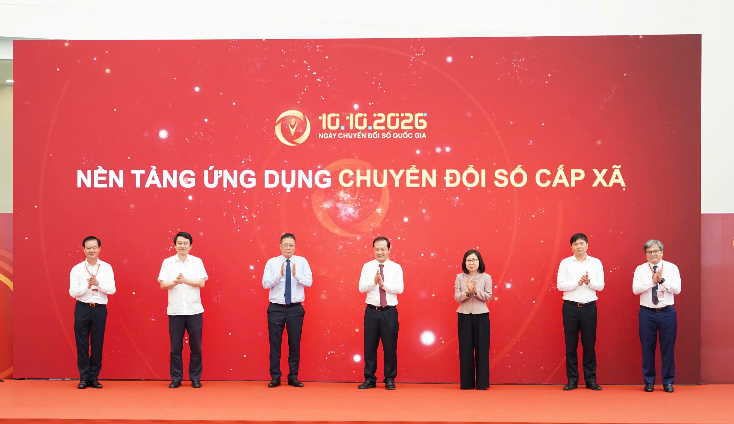 Chuyển đổi số phải bắt đầu từ b&agrave;i to&aacute;n thực tiễn của người d&acirc;n, doanh nghiệp- Ảnh 2.