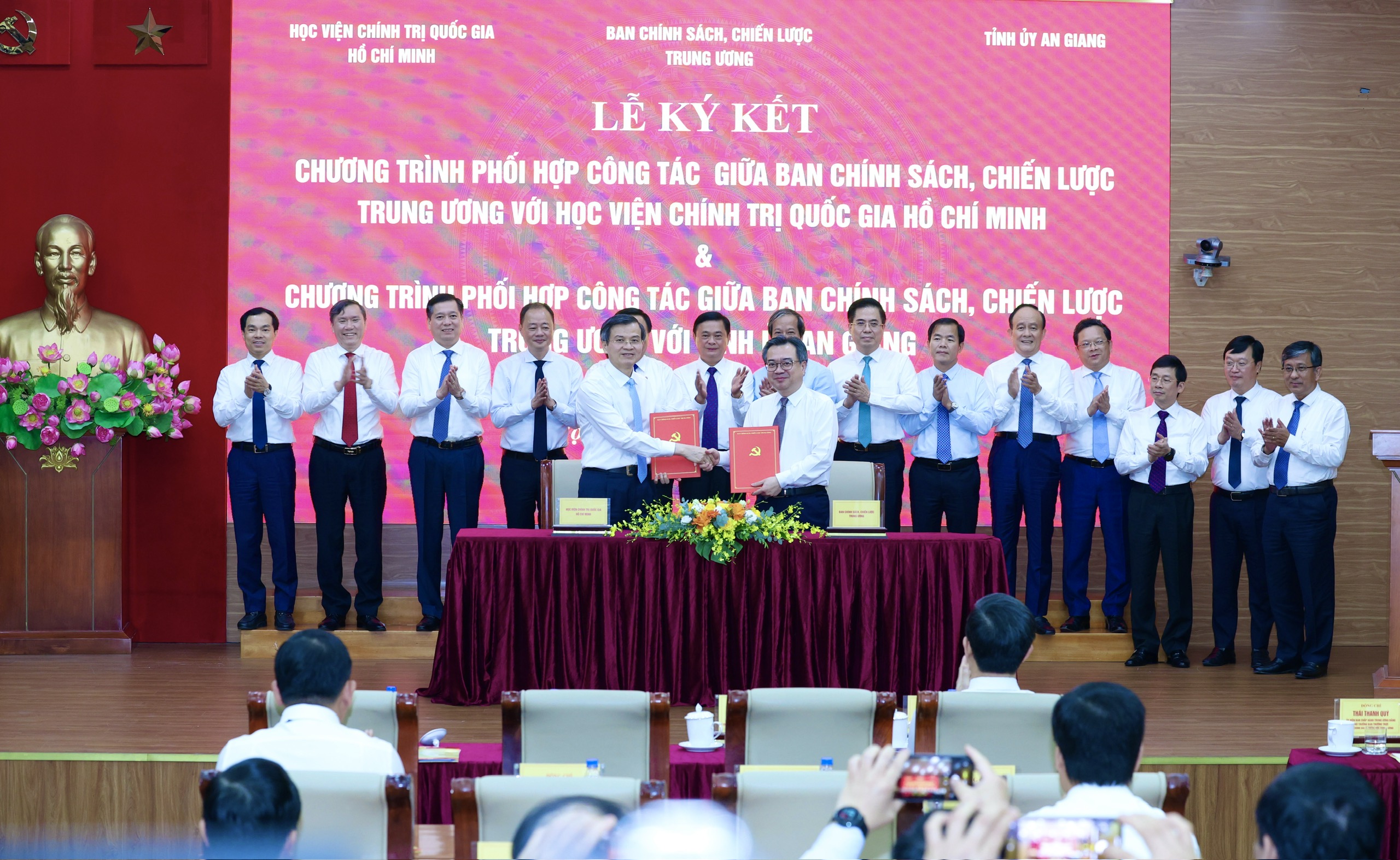 Kết nối nghi&ecirc;n cứu, th&uacute;c đẩy ph&aacute;t triển khoa học, c&ocirc;ng nghệ, đổi mới s&aacute;ng tạo v&agrave; chuyển đổi số- Ảnh 2.