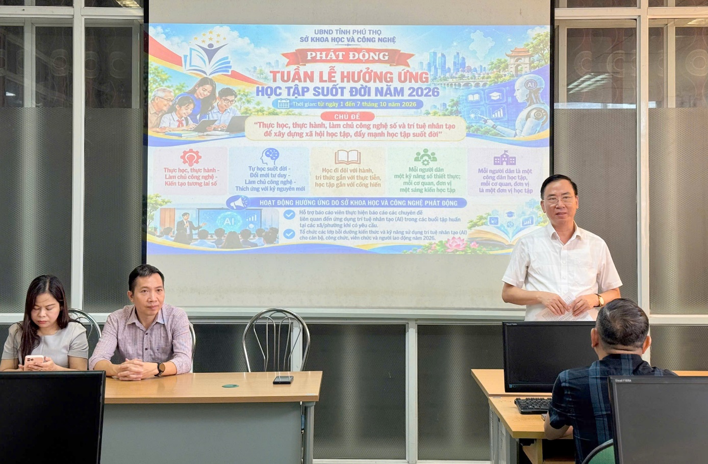 Bồi dưỡng c&aacute;n bộ x&atilde;, phường ứng dụng AI v&agrave;o c&ocirc;ng việc tại Ph&uacute; Thọ- Ảnh 1.