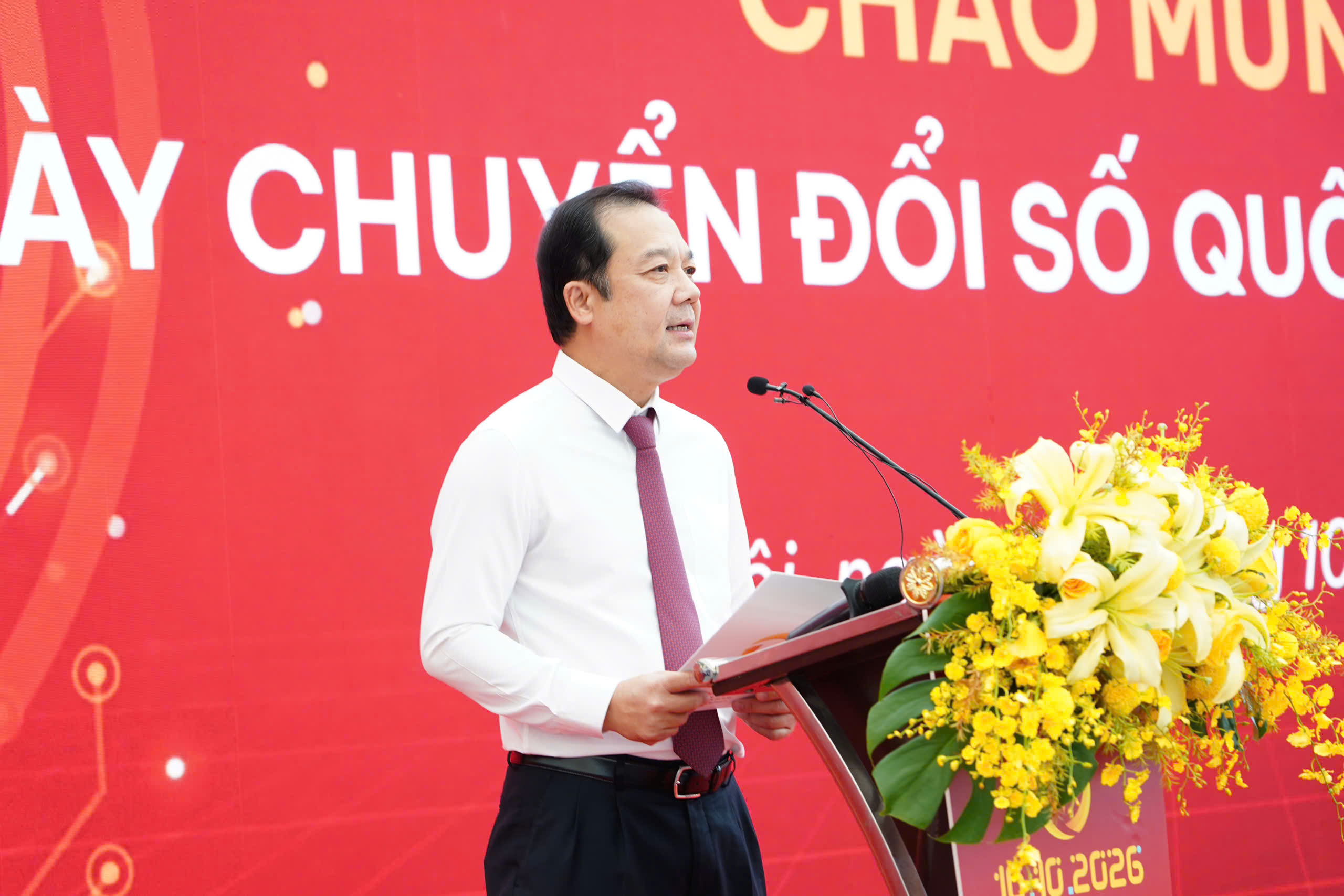 Chuyển đổi số phải bắt đầu từ b&agrave;i to&aacute;n thực tiễn của người d&acirc;n, doanh nghiệp- Ảnh 1.