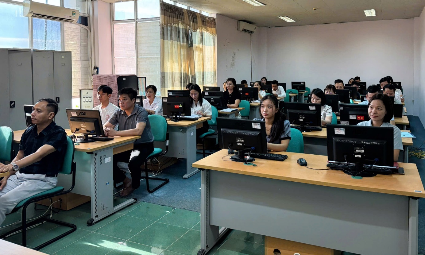 Bồi dưỡng c&aacute;n bộ x&atilde;, phường ứng dụng AI v&agrave;o c&ocirc;ng việc tại Ph&uacute; Thọ- Ảnh 2.